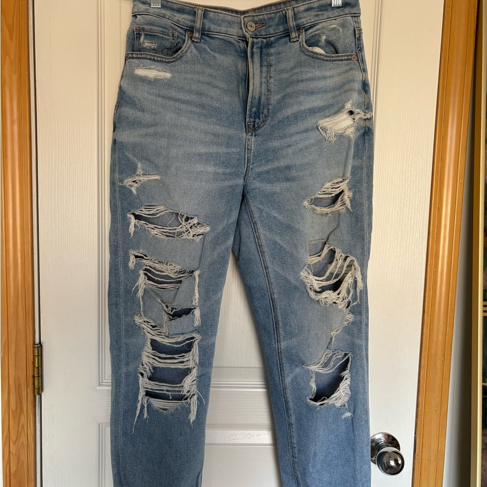 American Eagle Outfitters Light Blue Distressed Mom Jeans